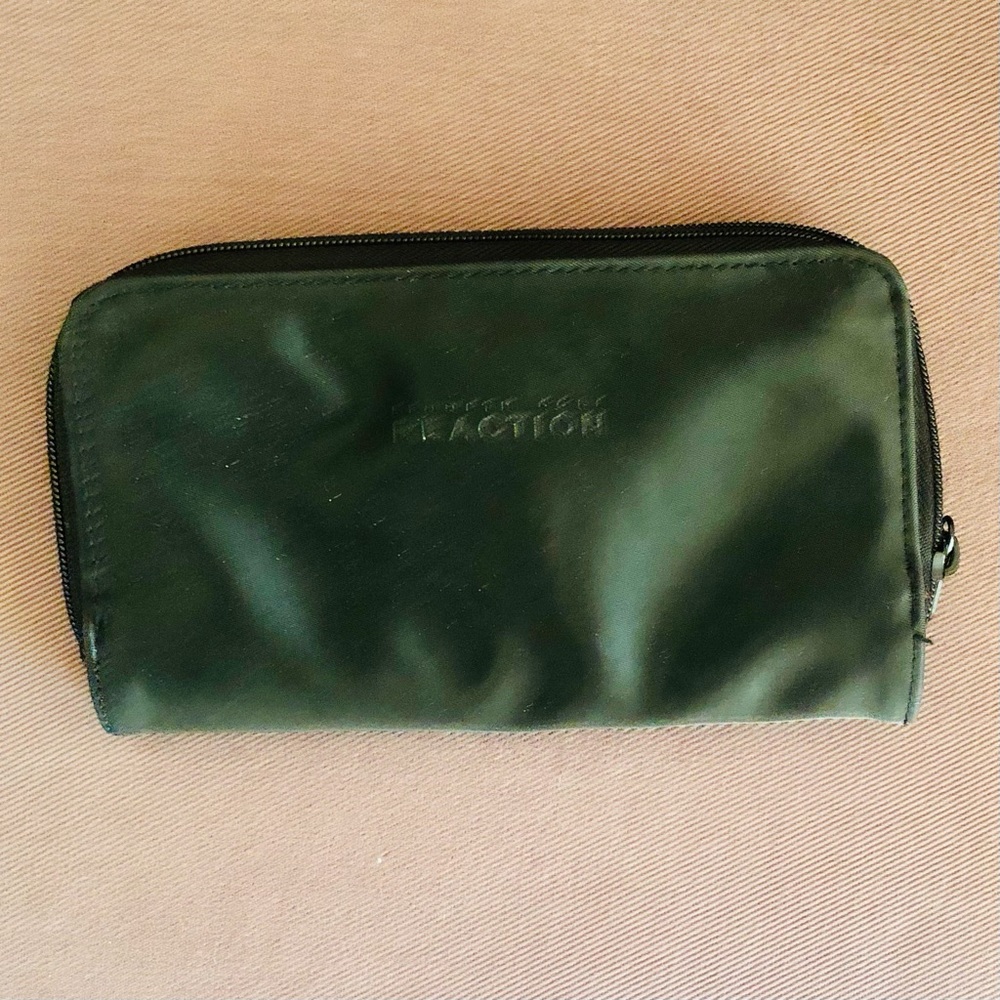 Kenneth Cole REACTION Women’s Black Nylon Fabric Wallet One Size
